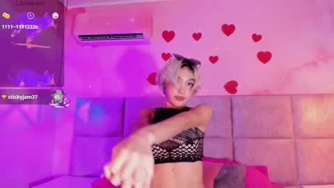 Snapshot of min_minjil chatting on 02/26/25, 05:39 Minji online show from 02/26/25, 05:39