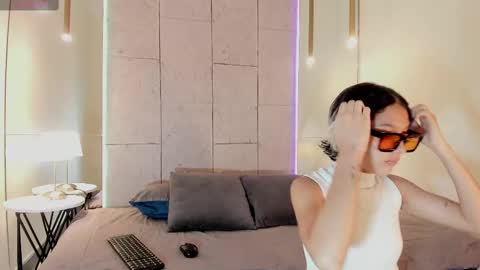 Snapshot of min_minjil chatting on 09/10/25, 11:32 Minji online show from 09/10/25, 11:32
