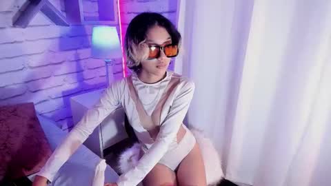 Snapshot of min_minjil chatting on 09/18/25, 12:29 Minji online show from 09/18/25, 12:29