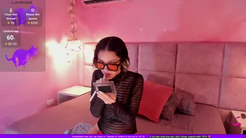 Snapshot of min_minjil chatting on 10/02/25, 11:39 Minji online show from 10/02/25, 11:39