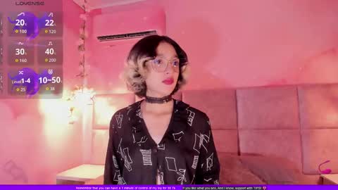 Snapshot of min_minjil chatting on 10/03/25, 06:49 Minji online show from 10/03/25, 06:49