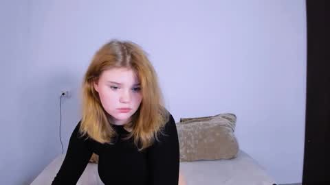 hi Im Mina  online show from 10/18/25, 10:32