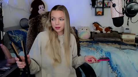 Mindy Mars online show from 11/05/25, 04:07