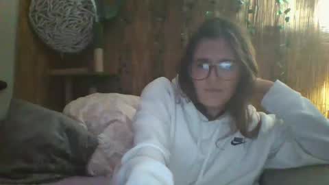Snapshot of mindymounds chatting on 10/16/25, 01:12 Mindy online show from 10/16/25, 01:12