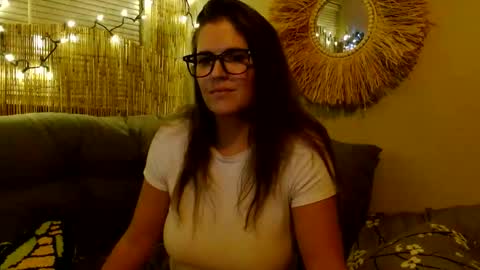 Snapshot of mindymounds chatting on 10/30/25, 06:15 Mindy online show from 10/30/25, 06:15