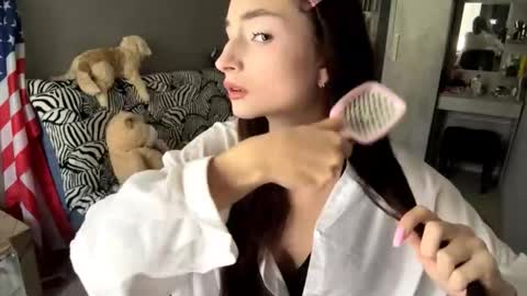 Emilia online show from 09/17/25, 04:58