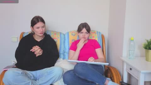 Snapshot of mini_bunny_mini chatting on 09/12/25, 06:13 KarinaLeila online show from 09/12/25, 06:13