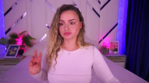 minifox_ online show from 10/15/25, 07:52