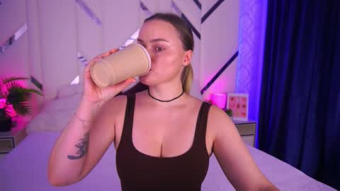 minifox_ online show from 11/11/25, 08:03