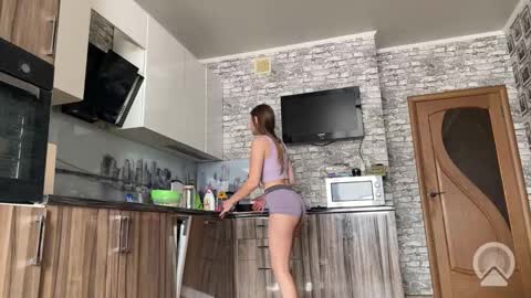 Snapshot of minimimi18 chatting on 11/24/25, 06:57 minimimi18 online show from 11/24/25, 06:57