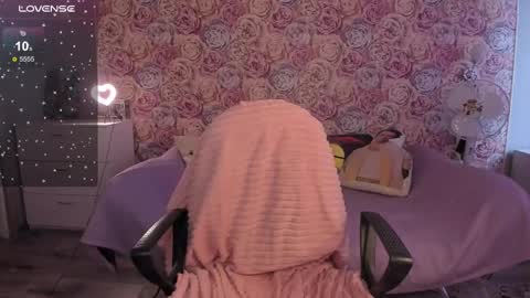 Snapshot of minionkaaa chatting on 12/02/24, 07:25 Ariana online show from 12/02/24, 07:25
