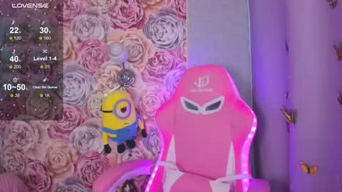 Snapshot of minionkaaa chatting on 03/10/25, 02:39 Ariana online show from 03/10/25, 02:39
