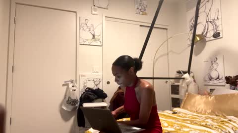 Snapshot of minniehunney chatting on 01/05/25, 10:32 minniehunney online show from 01/05/25, 10:32