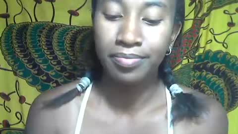 Snapshot of minouch211907 chatting on 10/13/25, 05:35 minouch211907 online show from 10/13/25, 05:35