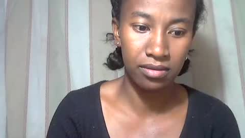 Snapshot of minouch211907 chatting on 11/21/25, 02:43 minouch211907 online show from 11/21/25, 02:43