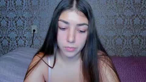 Snapshot of mira_bloempje chatting on 10/28/25, 01:36 Mira online show from 10/28/25, 01:36