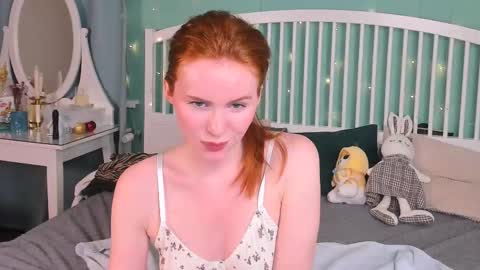 Snapshot of mira_glace chatting on 02/10/25, 03:42 Mira3 online show from 02/10/25, 03:42
