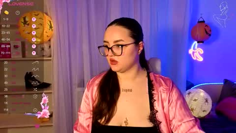 Snapshot of miraluccian chatting on 10/19/25, 06:41 miraluccian online show from 10/19/25, 06:41