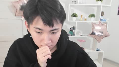 Snapshot of miram_yoo chatting on 12/11/24, 12:12 online show from 12/11/24, 12:12