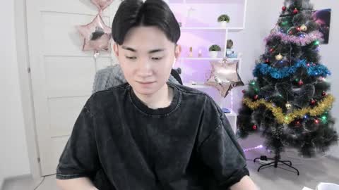 Snapshot of miram_yoo chatting on 12/25/24, 04:54 online show from 12/25/24, 04:54
