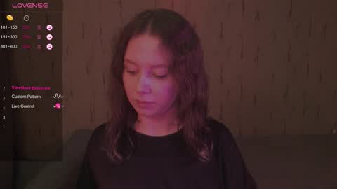 Snapshot of miranadevl chatting on 09/17/25, 09:38 Kira online show from 09/17/25, 09:38