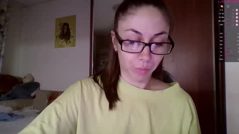 Snapshot of miranda_wish chatting on 09/15/25, 03:12 MIRANDA online show from 09/15/25, 03:12