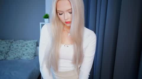 Snapshot of mirianscorgie chatting on 10/15/25, 06:30 Elsa online show from 10/15/25, 06:30