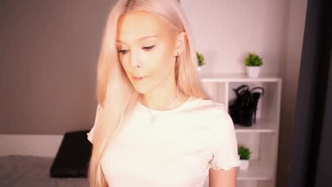 Snapshot of mirianscorgie chatting on 10/21/25, 07:47 Elsa online show from 10/21/25, 07:47