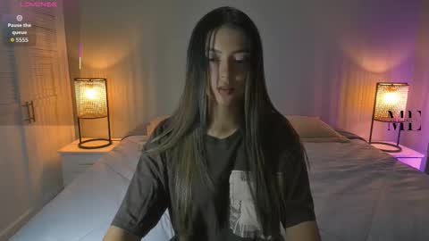 Snapshot of mis_elizabeth chatting on 10/17/25, 05:54 Eliza online show from 10/17/25, 05:54