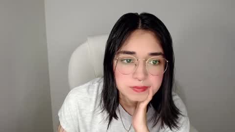 Snapshot of misha__sweet__27 chatting on 01/31/25, 01:11 misha online show from 01/31/25, 01:11