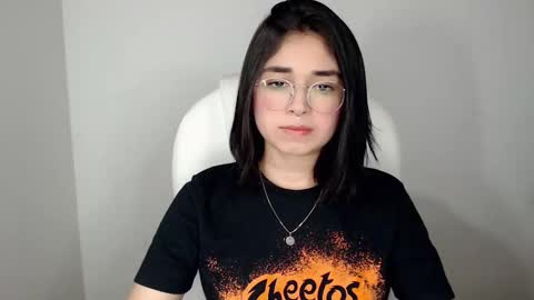 Snapshot of misha__sweet__27 chatting on 02/05/25, 04:37 misha online show from 02/05/25, 04:37