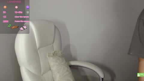 Snapshot of misha__sweet__27 chatting on 02/19/25, 10:01 misha online show from 02/19/25, 10:01