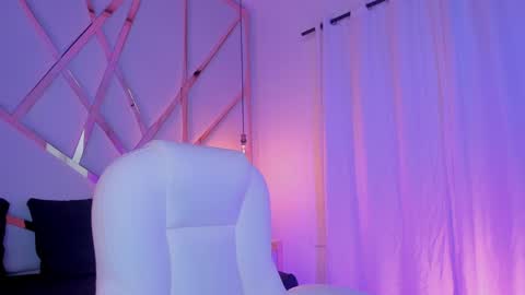 Snapshot of miss__charlotte_ chatting on 01/28/25, 05:11 Charlotte online show from 01/28/25, 05:11