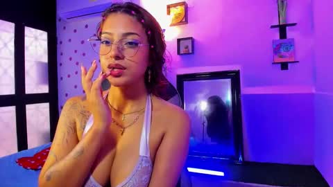 Snapshot of miss_akemi chatting on 10/11/25, 02:04 Akemi 3 online show from 10/11/25, 02:04