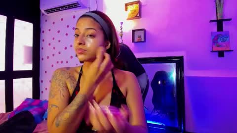 Snapshot of miss_akemi chatting on 10/19/25, 02:07 Akemi 3 online show from 10/19/25, 02:07