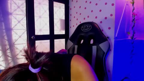 Snapshot of miss_akemi chatting on 11/05/25, 01:22 Akemi 3 online show from 11/05/25, 01:22