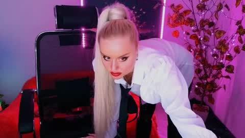 Snapshot of miss_alice_silver chatting on 10/03/25, 09:56 miss_alice_silver online show from 10/03/25, 09:56
