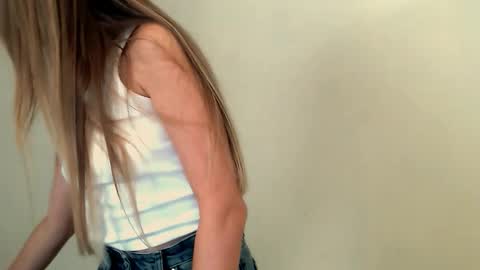 Snapshot of miss_angelina_ chatting on 09/12/25, 07:41 Angelina online show from 09/12/25, 07:41