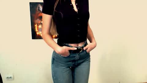 Snapshot of miss_angelina_ chatting on 09/19/25, 05:53 Angelina online show from 09/19/25, 05:53