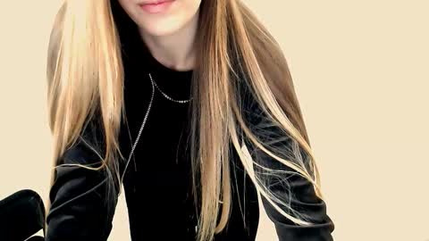 Snapshot of miss_angelina_ chatting on 09/23/25, 06:05 Angelina online show from 09/23/25, 06:05