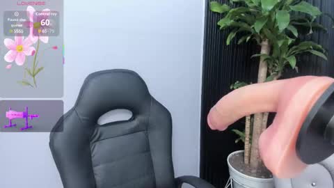 Snapshot of miss_blowjob4u chatting on 09/13/25, 01:49 miss_blowjob4u online show from 09/13/25, 01:49