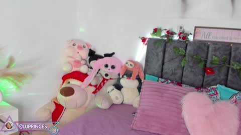 Snapshot of miss_brunette_ chatting on 02/04/25, 11:38 lucy 3 online show from 02/04/25, 11:38