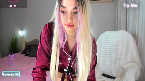 Snapshot of miss_elias chatting on 01/29/25, 04:30 Elia online show from 01/29/25, 04:30