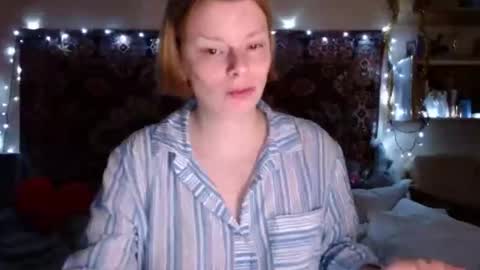 Snapshot of miss_elistia_ chatting on 12/10/24, 01:22 Elis online show from 12/10/24, 01:22