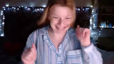 Snapshot of miss_elistia_ chatting on 12/10/24, 04:27 Elis online show from 12/10/24, 04:27