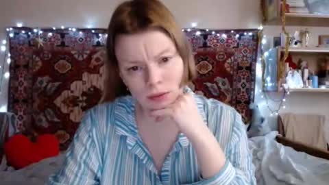 Snapshot of miss_elistia_ chatting on 12/16/24, 11:44 Elis online show from 12/16/24, 11:44
