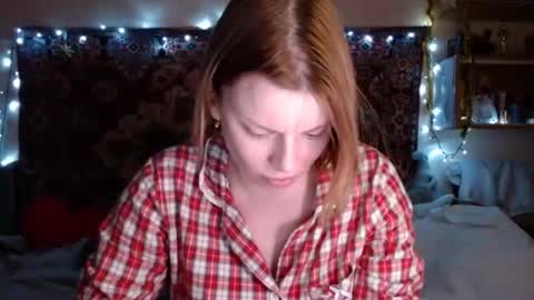 Snapshot of miss_elistia_ chatting on 01/06/25, 03:19 Elis online show from 01/06/25, 03:19