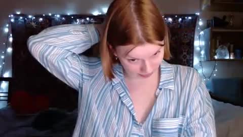 Snapshot of miss_elistia_ chatting on 02/07/25, 07:49 Elis online show from 02/07/25, 07:49