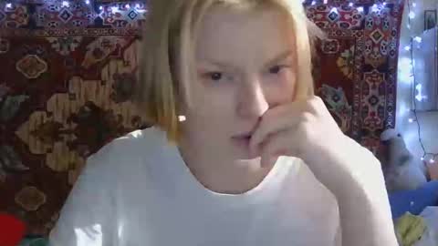 Snapshot of miss_elistia_ chatting on 09/26/25, 01:26 Elis online show from 09/26/25, 01:26