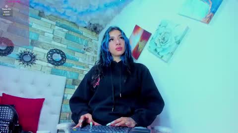 miss_evans_ online show from 10/07/25, 05:59